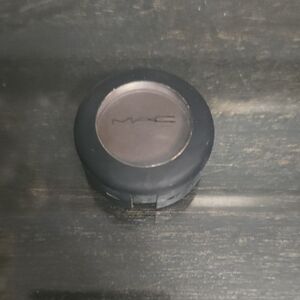 MAC Cosmetics Eyeshadow - Give A Glam